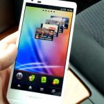 Uite ce telefon are ecran mai performant decat iPhone 5