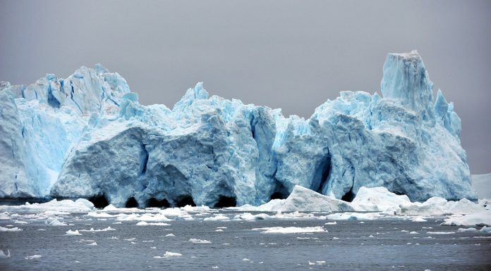Pragul critic de dezghetare de care se apropie calota de gheata a Groenlandei