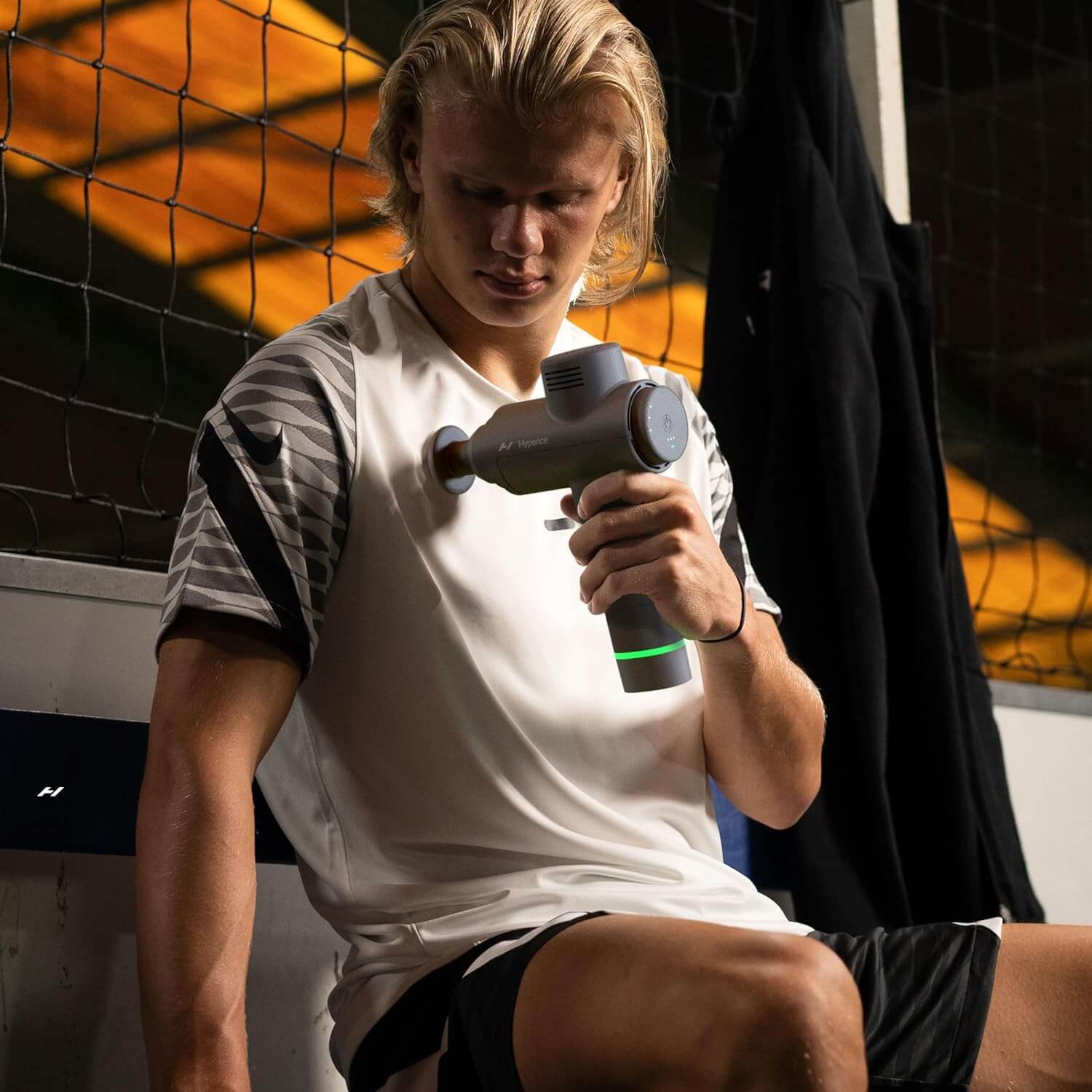 Hypervolt 2 - Dispunand de tehnologie Quiet Glide - Pistol de masaj portabil cu percutie